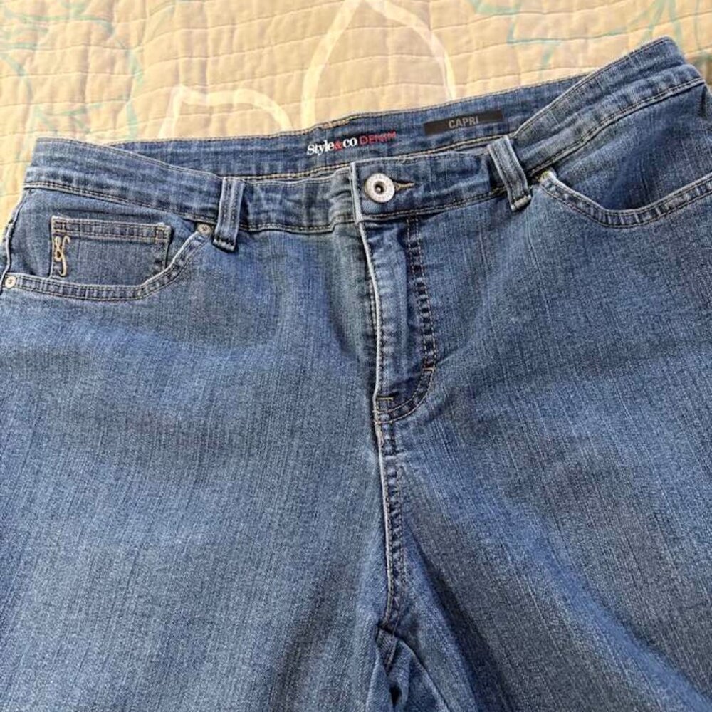 Style & Co Denim Capri - Picture 3 of 9